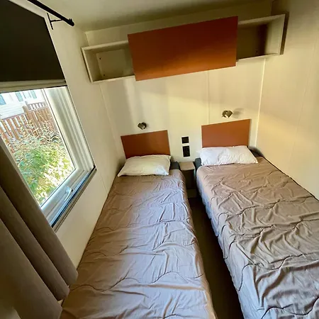 Kemping La Yole Mobilhome Premium 6 Pers Avec Terrasse Lounge *
